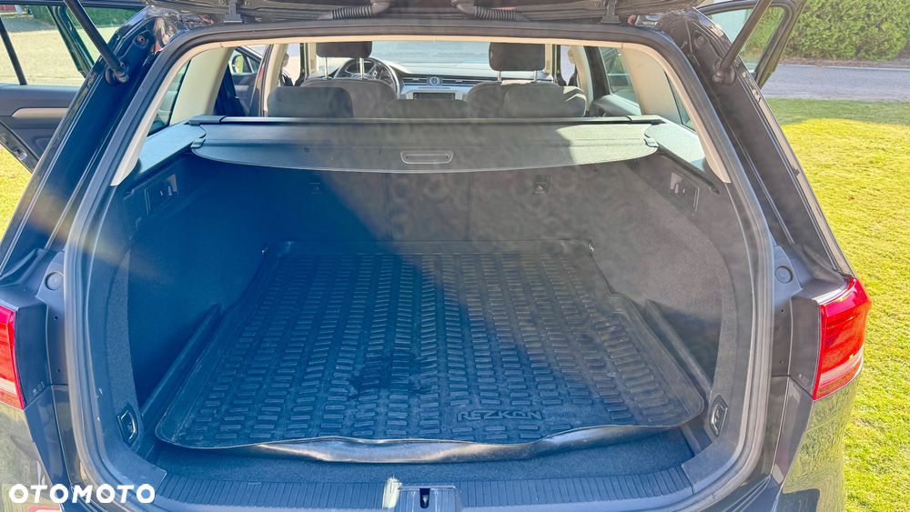 Volkswagen Passat - 17