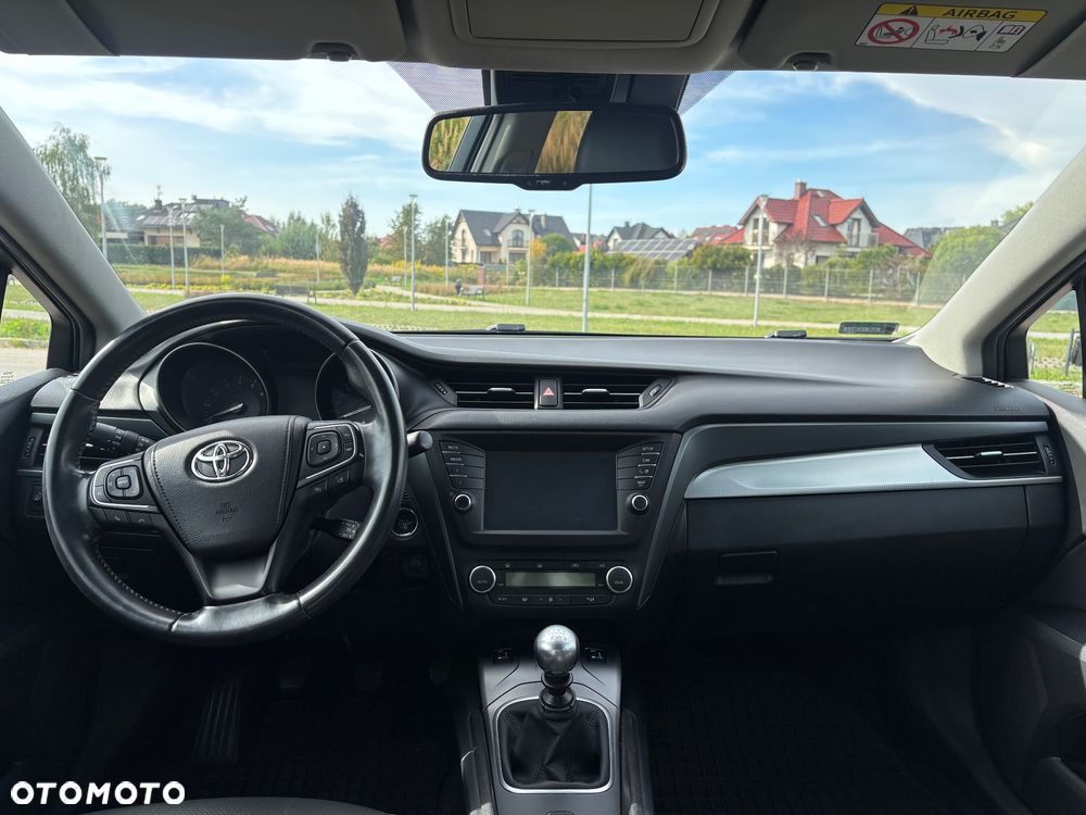 Toyota Avensis 1.8 Premium - 17
