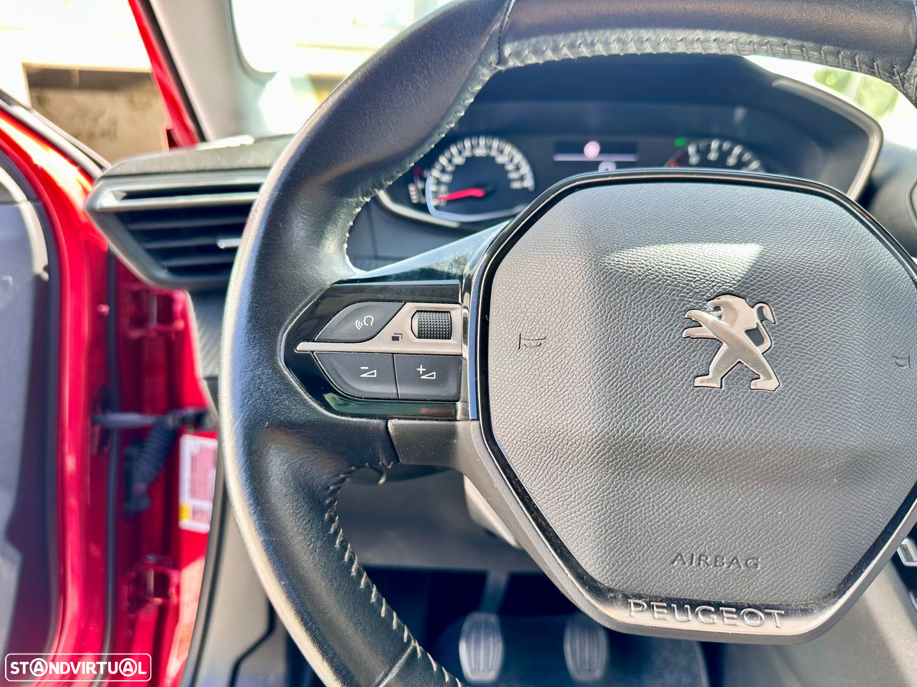 Peugeot 2008 1.2 PureTech Allure - 24