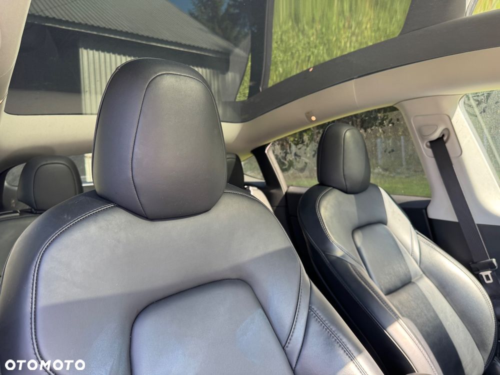 Tesla Model Y Performance Dual Motor AWD - 16