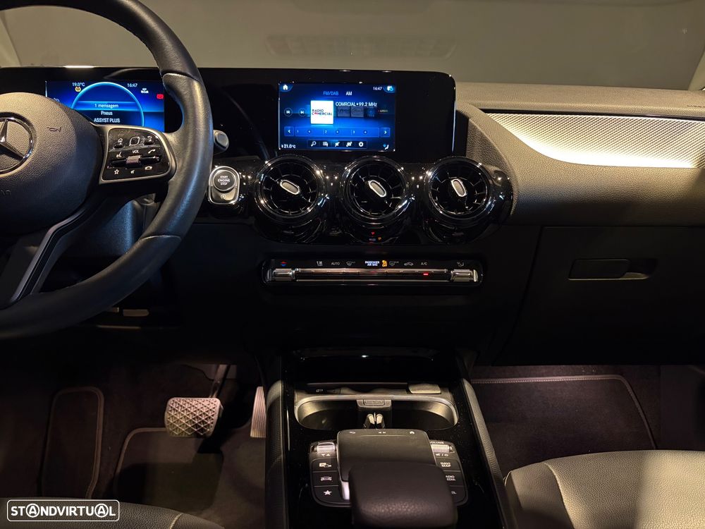 Mercedes-Benz GLA 180 7G-DCT - 21