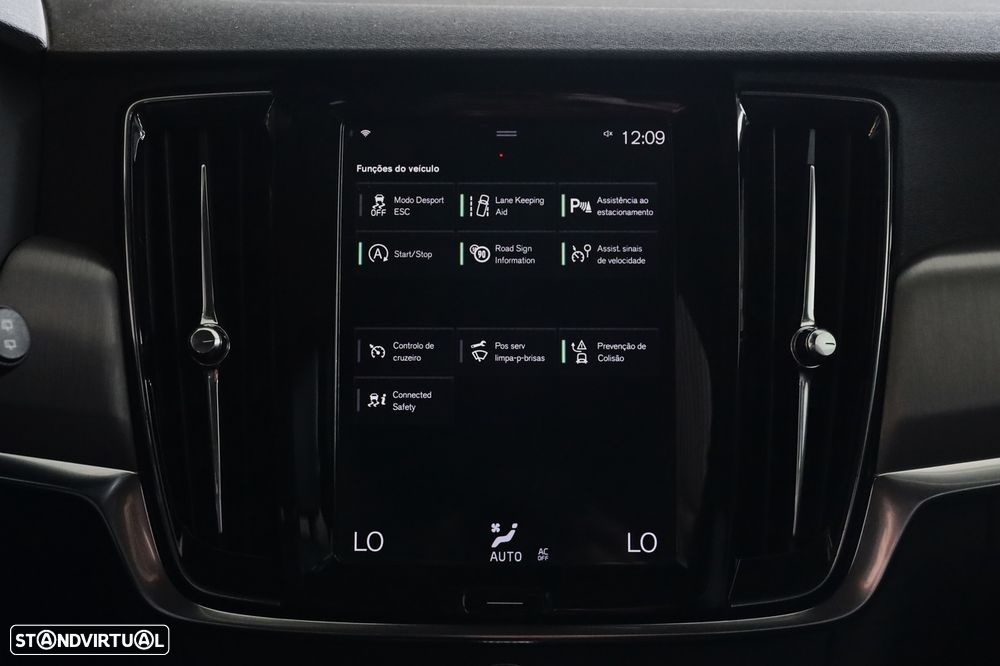 Volvo V90 2.0 D4 Momentum Geartronic - 23