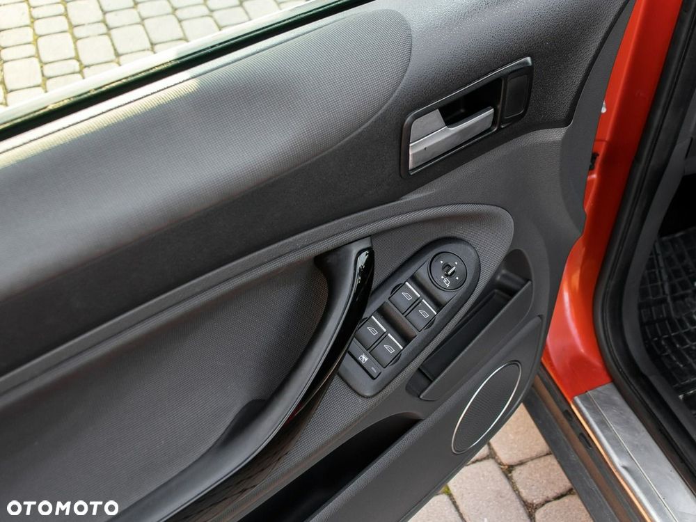Ford Kuga 2.0 TDCi 2x4 Titanium - 12