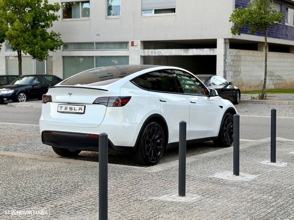 Tesla Model Y Long Range Dual Motor AWD - 12