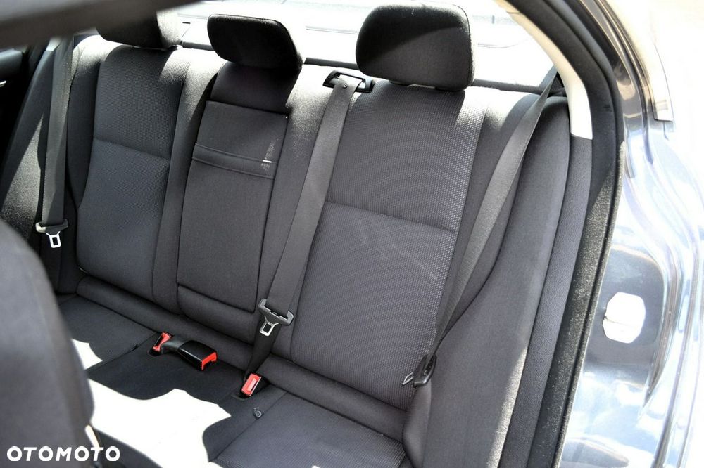 Mercedes-Benz Klasa C 180 BlueEFFICIENCY 7G-TRONIC Elegance - 27