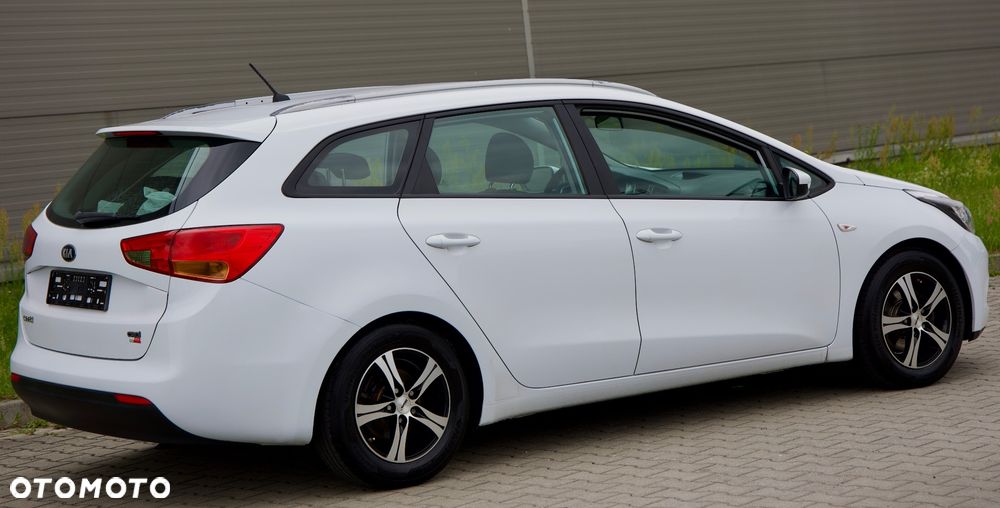 Kia Ceed 1.6 CRDi 128 Spirit - 11