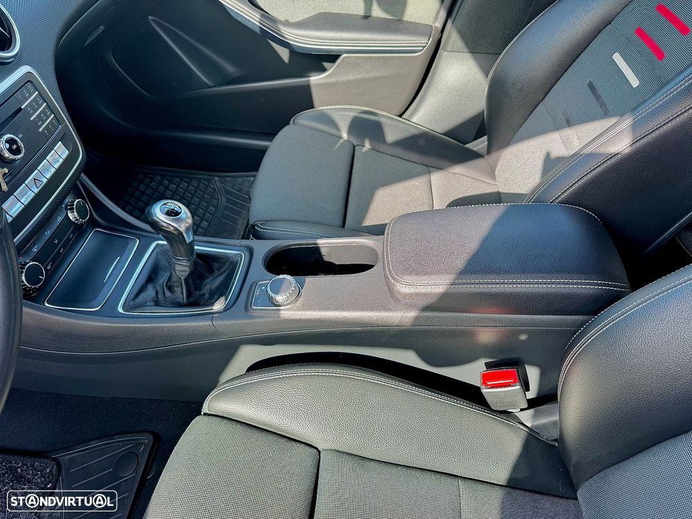 Mercedes-Benz A 180 d AMG Line - 23