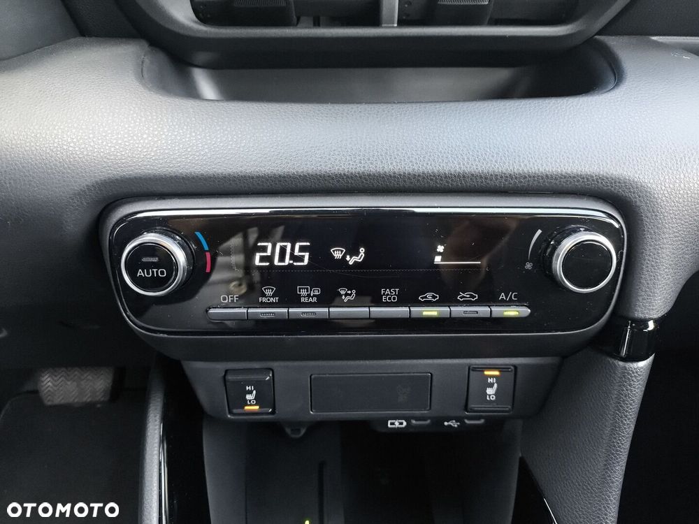 Toyota Yaris Hybrid 1.5 Style - 23