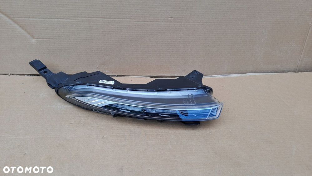 HYUNDAY BAYON PRAWA LAMPA LED DRL 92208q0600 UŻYWANA - 1