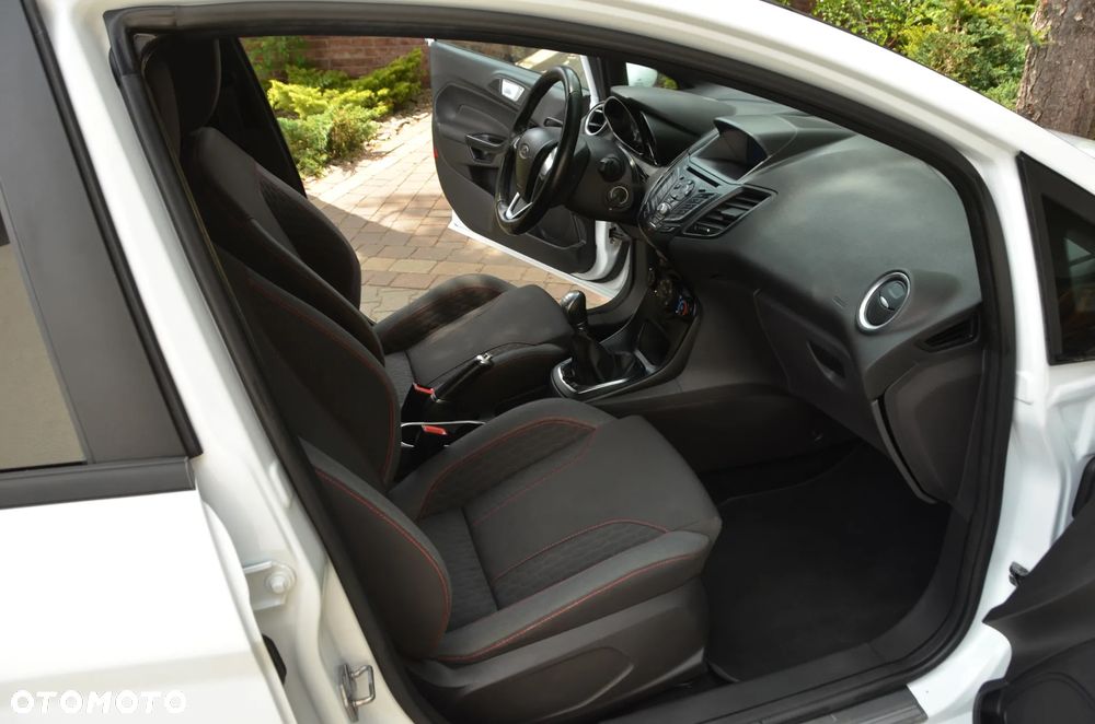 Ford Fiesta 1.5 TDCi ST&St Titanium - 25