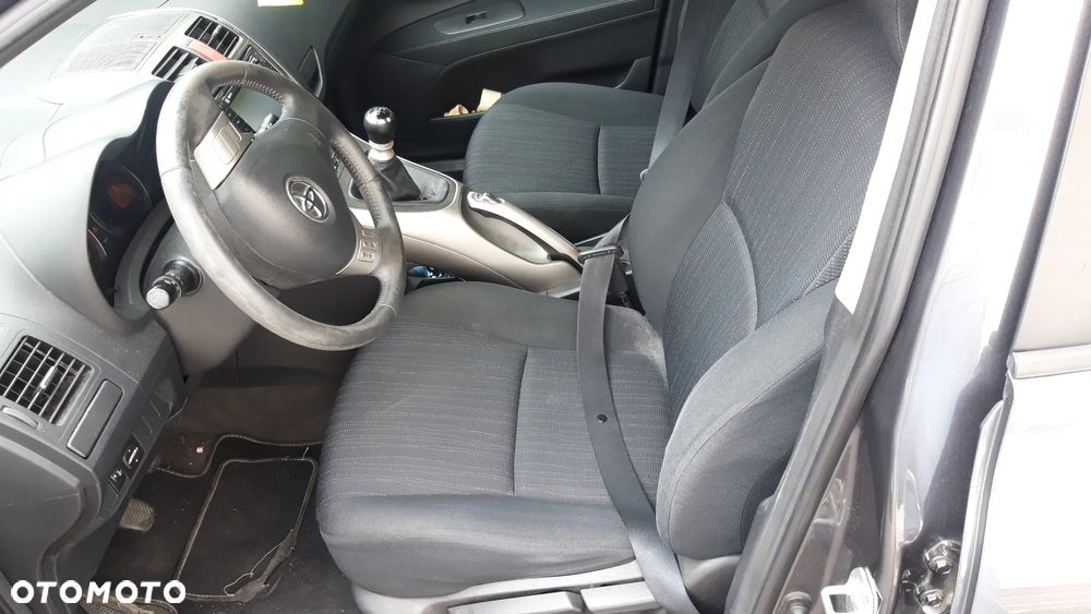 Toyota Auris 2.0 D-4D 2010 - 6