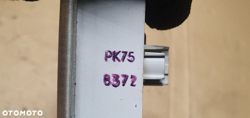 Lampka oświetlenie kabiny podsufitki Nissan Note E11 - 6