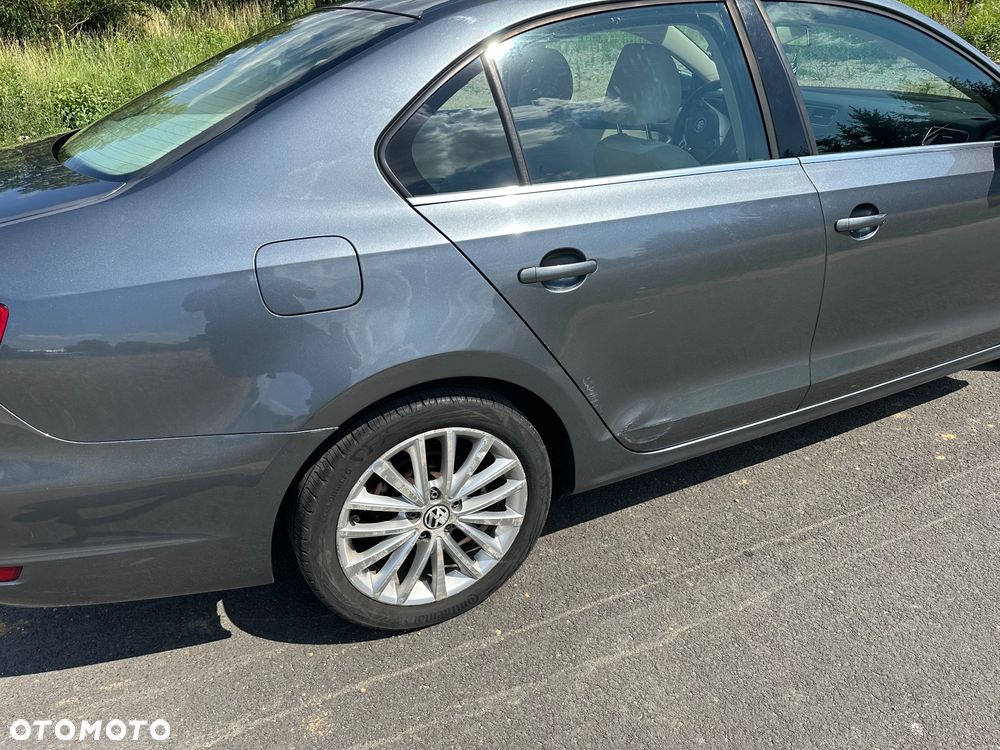 Volkswagen Jetta 2.0 TDI Highline - 6
