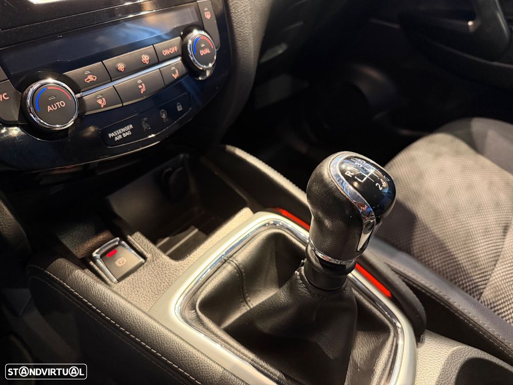 Nissan Qashqai 1.6 dCi N-Connecta RS+PS 4x4i - 23