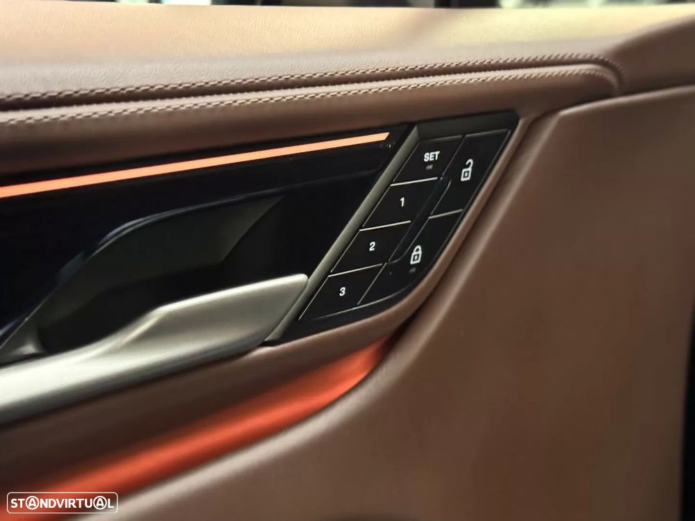 Porsche Macan Electric 4 - 17