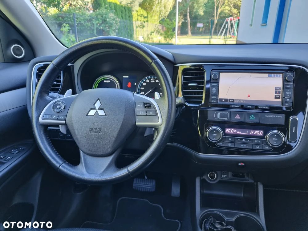 Mitsubishi Outlander Instyle NAVI + - 19