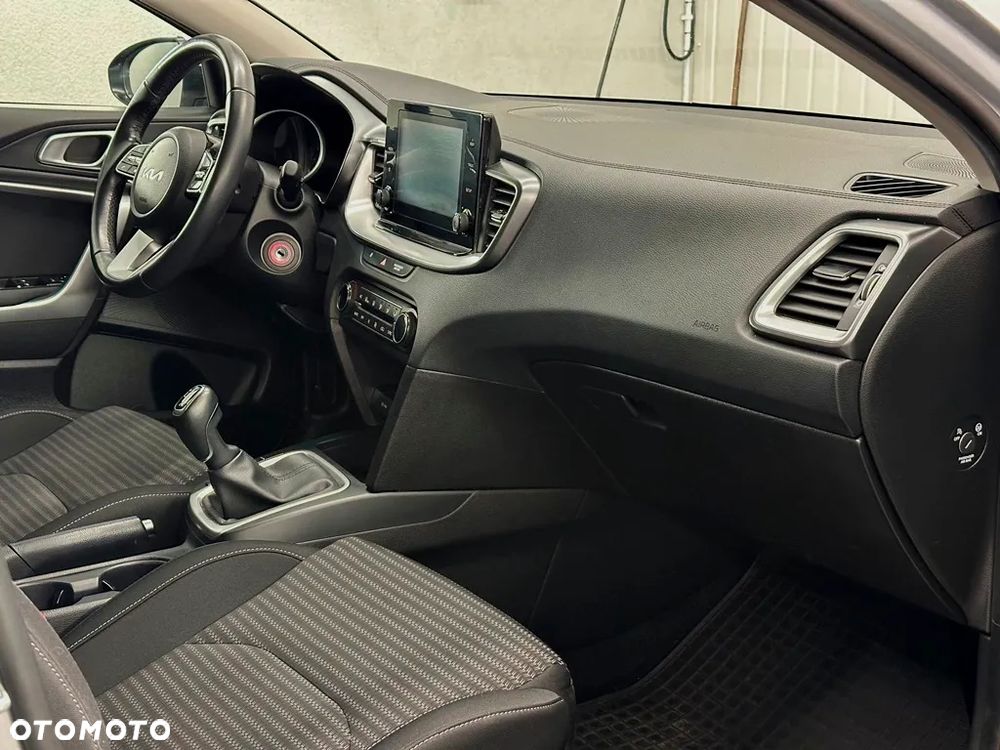 Kia Ceed 1.5 T-GDI M - 23