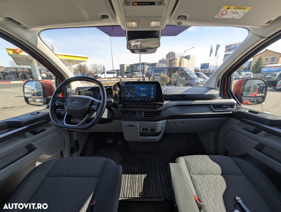 Ford Tourneo Custom - 12
