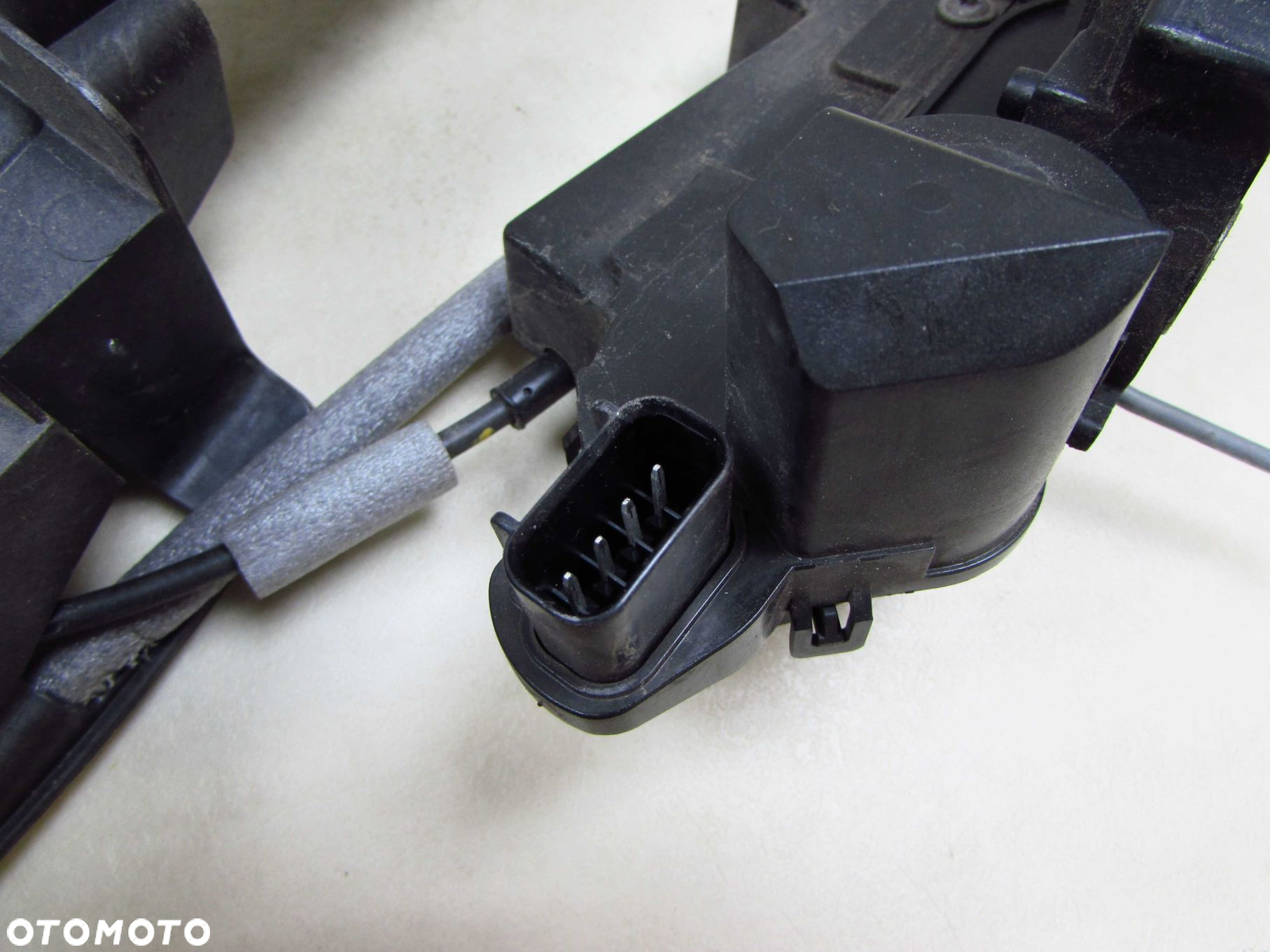 VOLVO V70 III S80 II XC70 III XC60 ZAMEK DRZWI LEWY PRZOD KEYLESS 10 PIN + 4 PIN 31253677 DOCIAG - 10