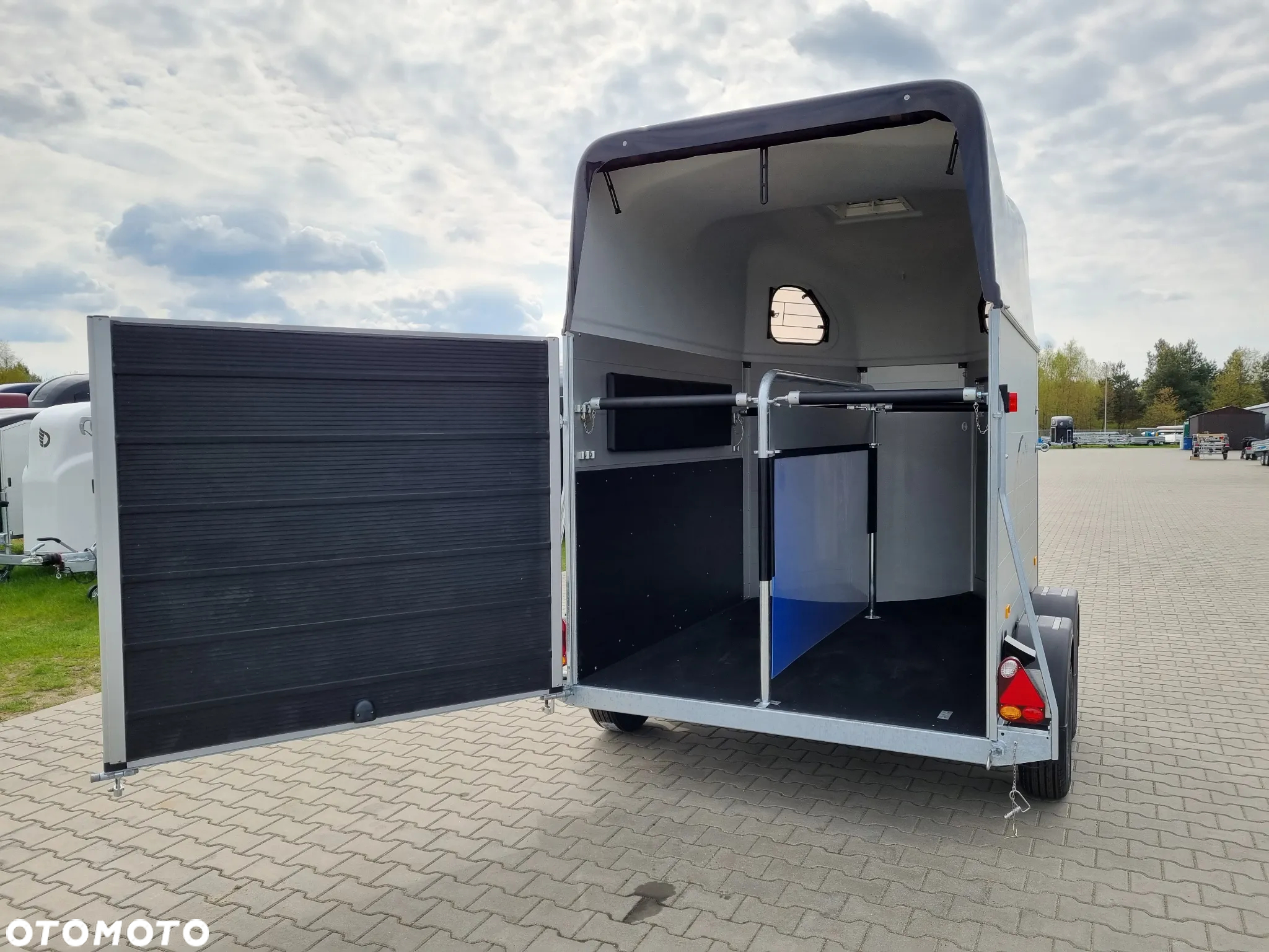 Cheval Liberte Gold First Alu + siodlarnia przyczepa dwukonna - 9