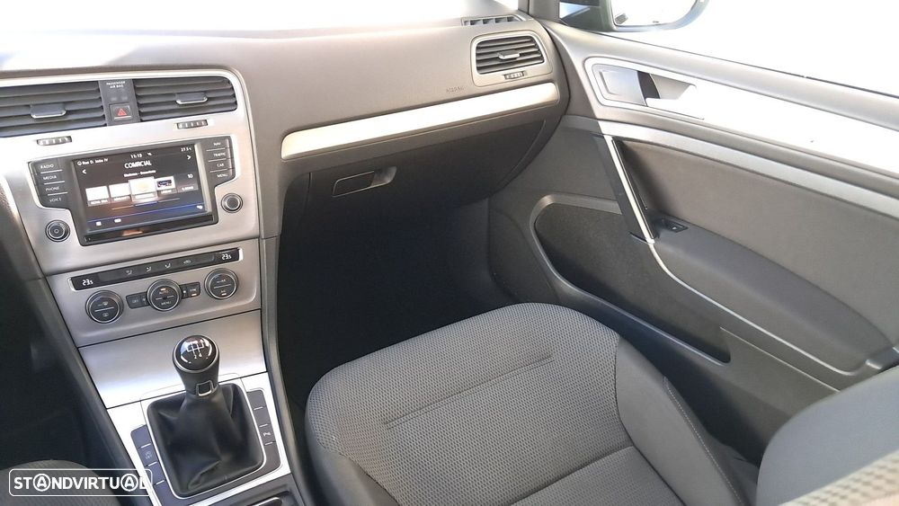 VW Golf 1.6 TDi BlueMotion Confortline - 16