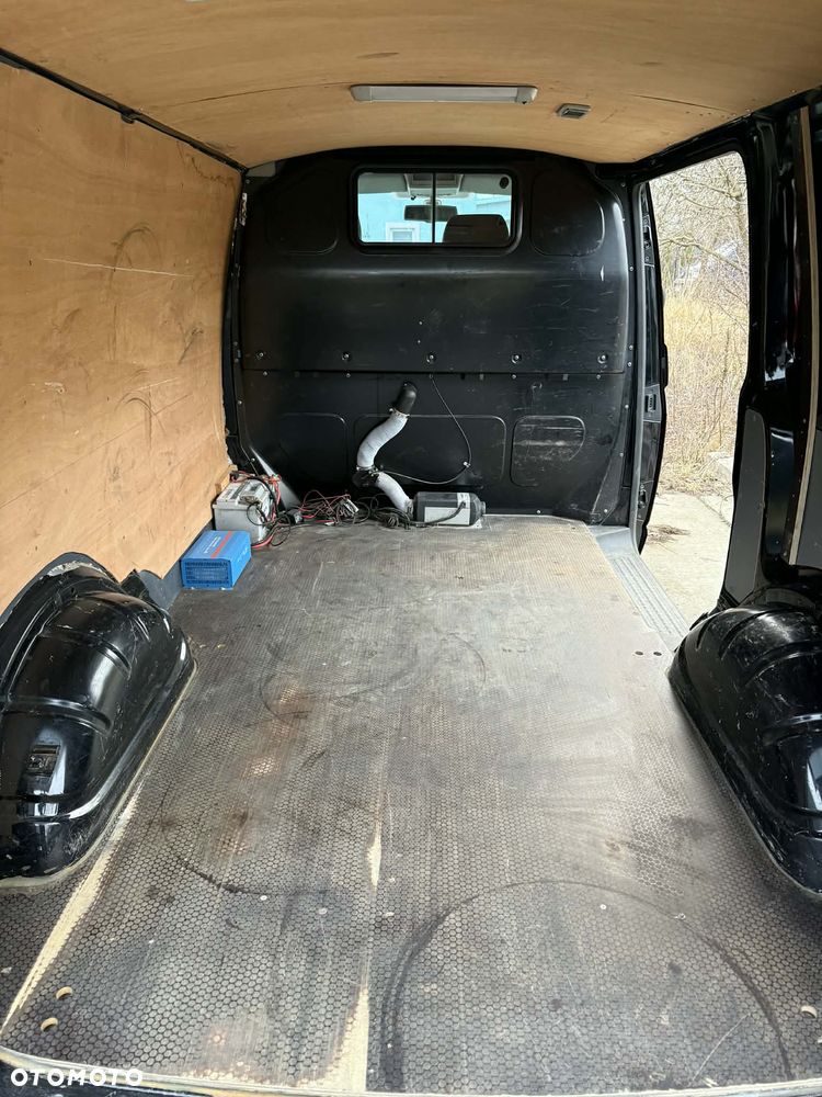 Volkswagen Transporter - 40