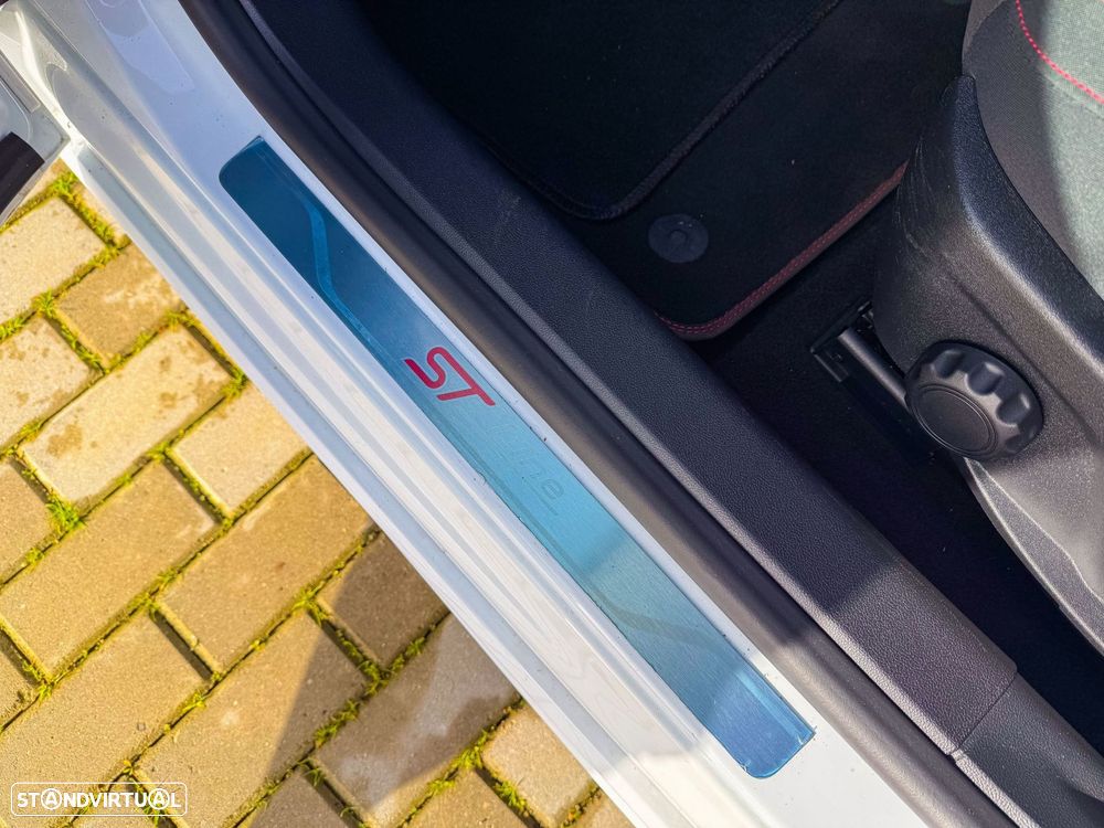 Ford Focus 1.0 EcoBoost ST-Line - 14