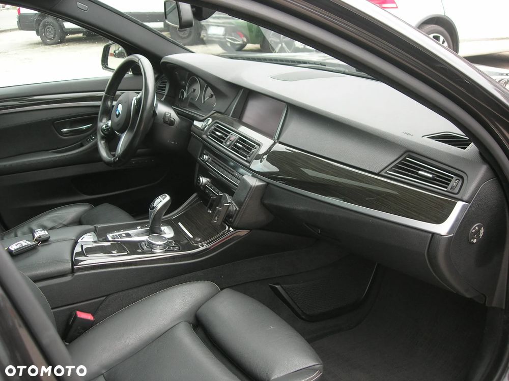 BMW Seria 5 530d xDrive Sport-Aut Luxury Line - 27