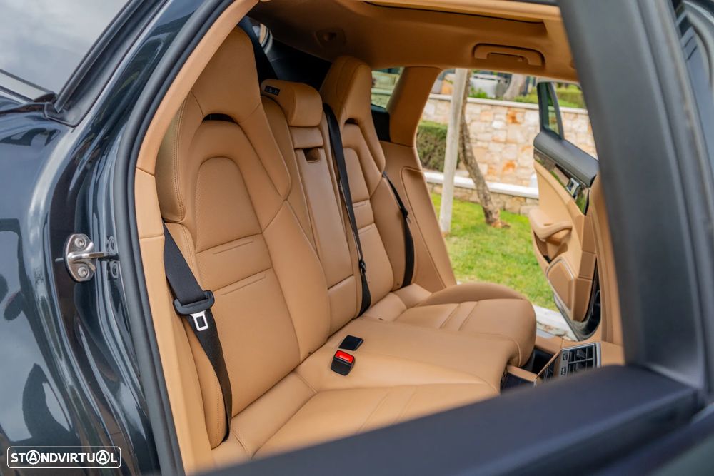 Porsche Panamera Sport Turismo 4 E-Hybrid - 54