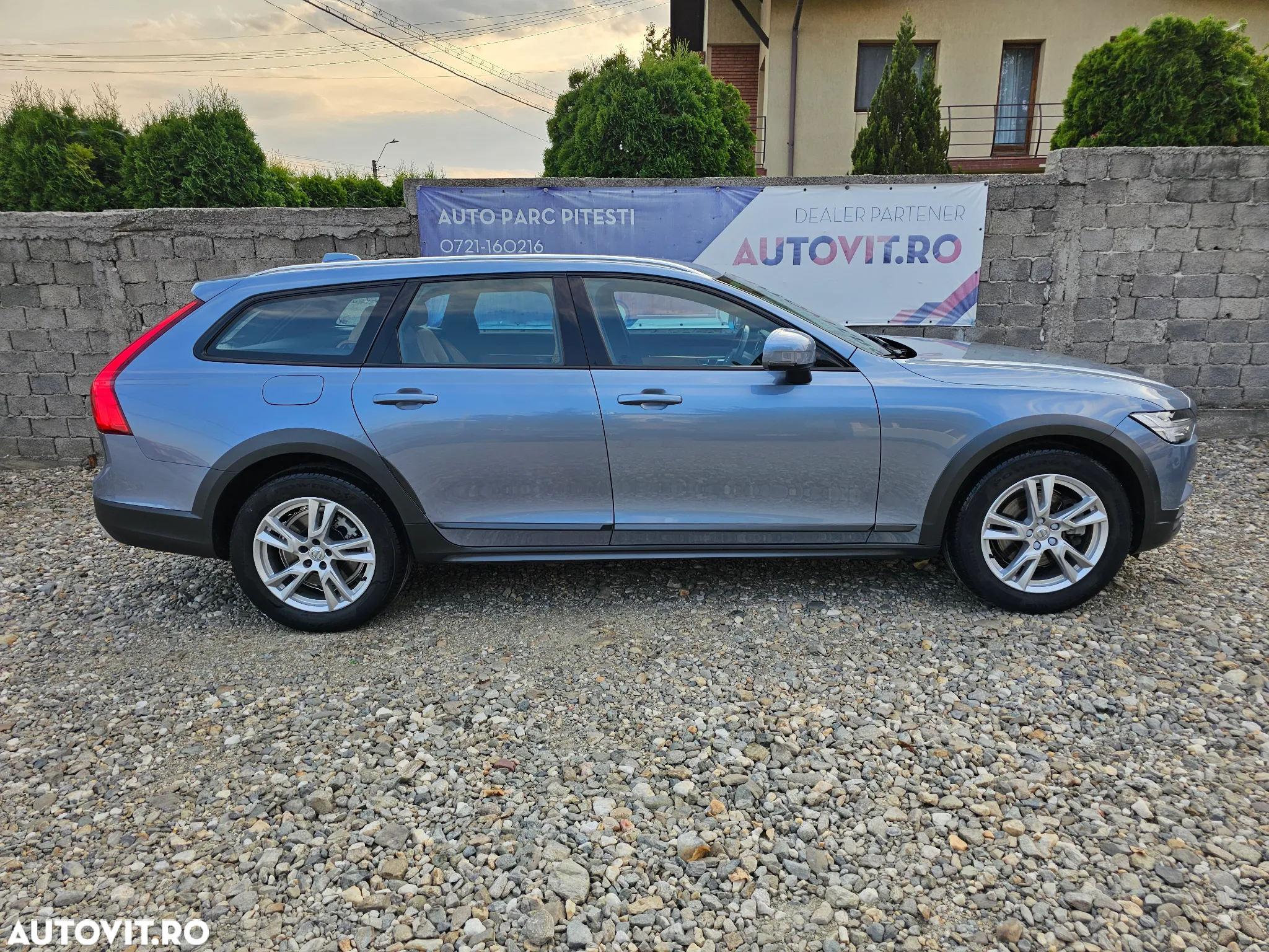 Volvo V90 Cross Country D4 AWD Geartronic Pro - 2