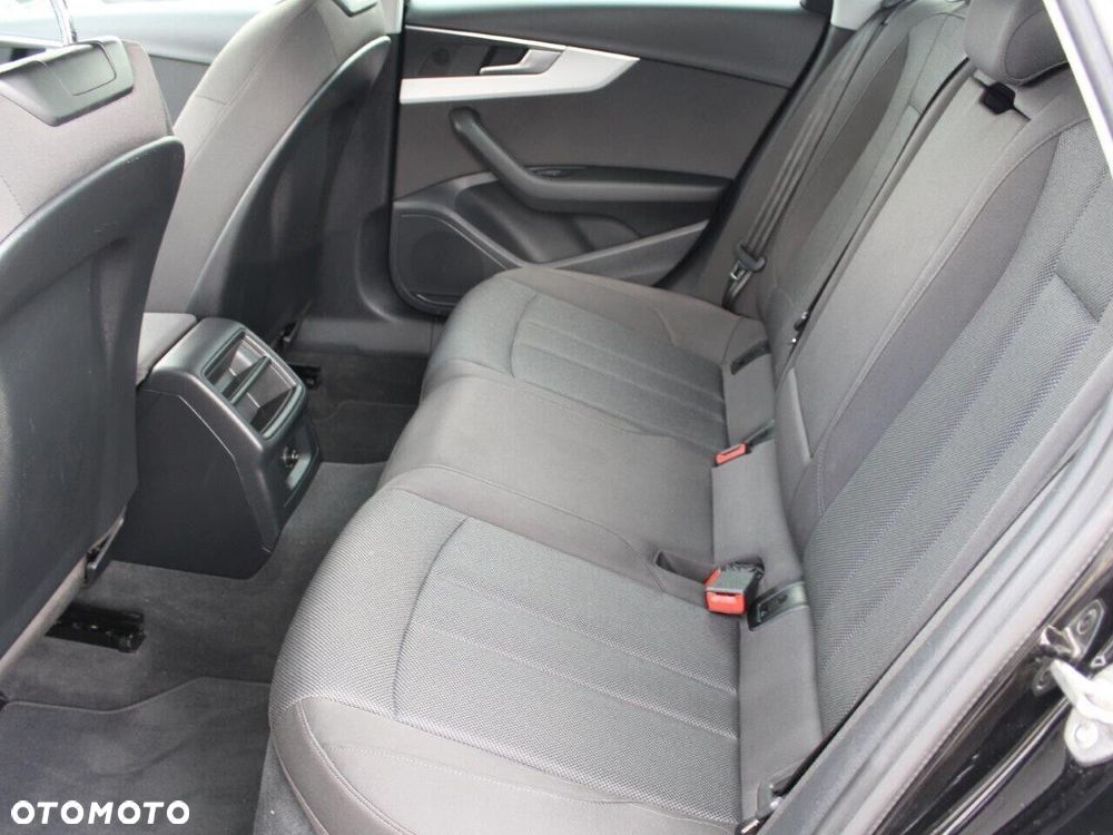 Audi A4 Limousine - 12