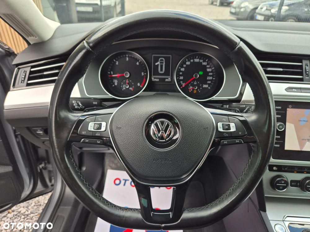 Volkswagen Passat - 34