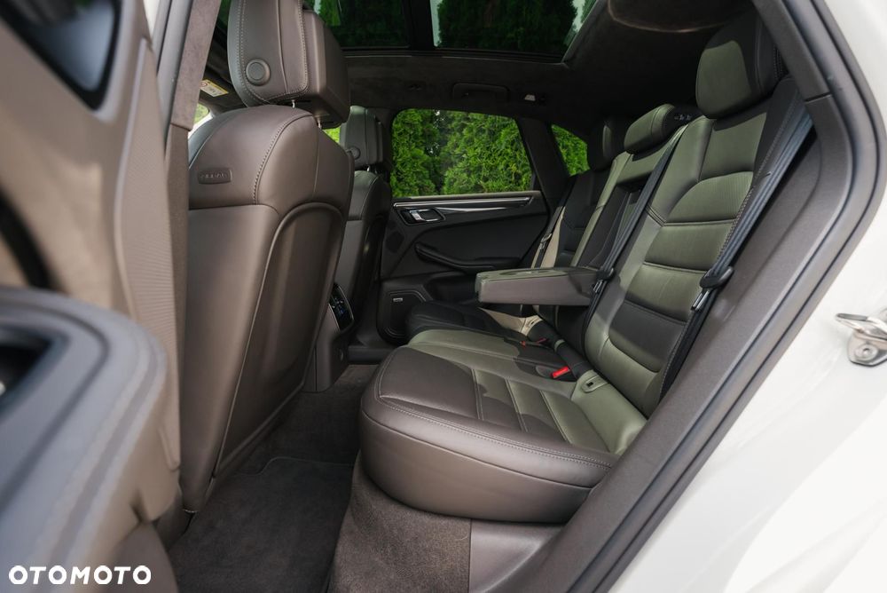 Porsche Macan Turbo - 14