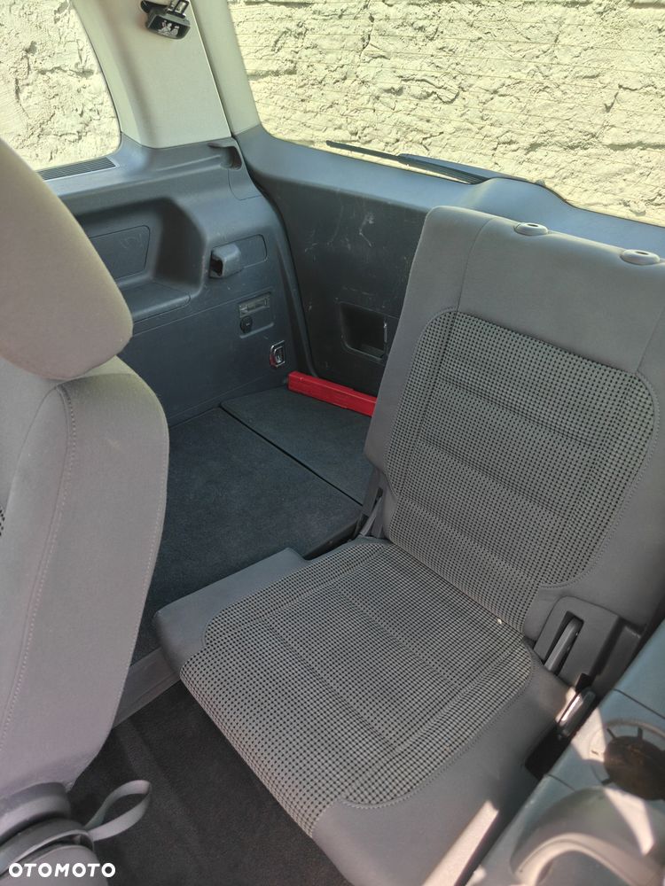 Volkswagen Touran - 21