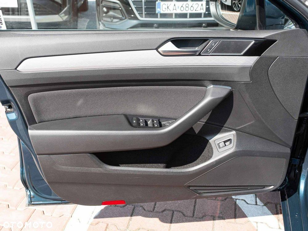 Volkswagen Passat - 10