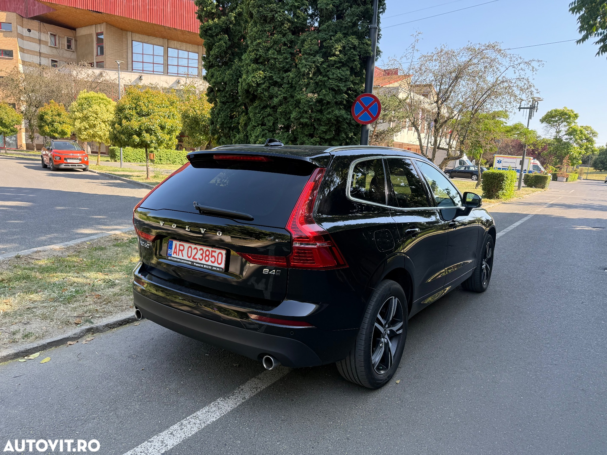 Volvo XC 60 B4 D AWD Geartronic Momentum Pro - 3