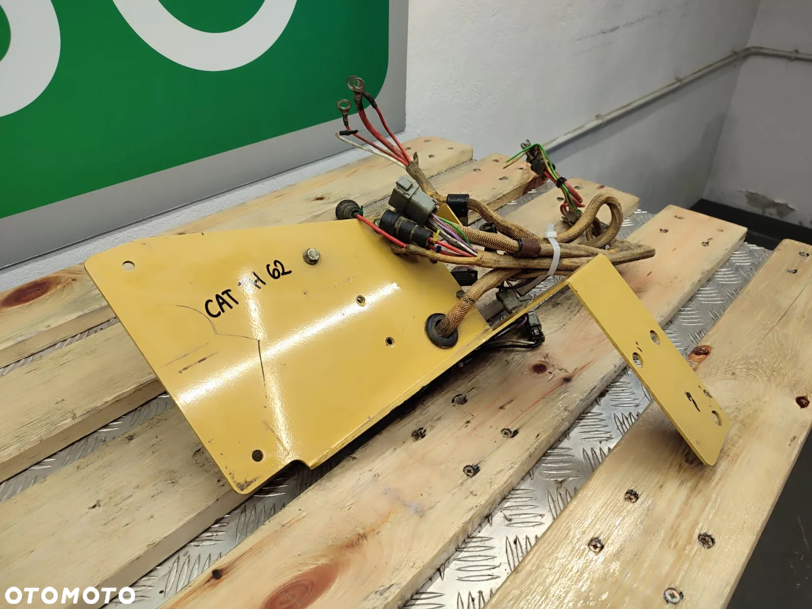 Wspornik 1374285 wiązka elektryczna CAT TH 62 - 4