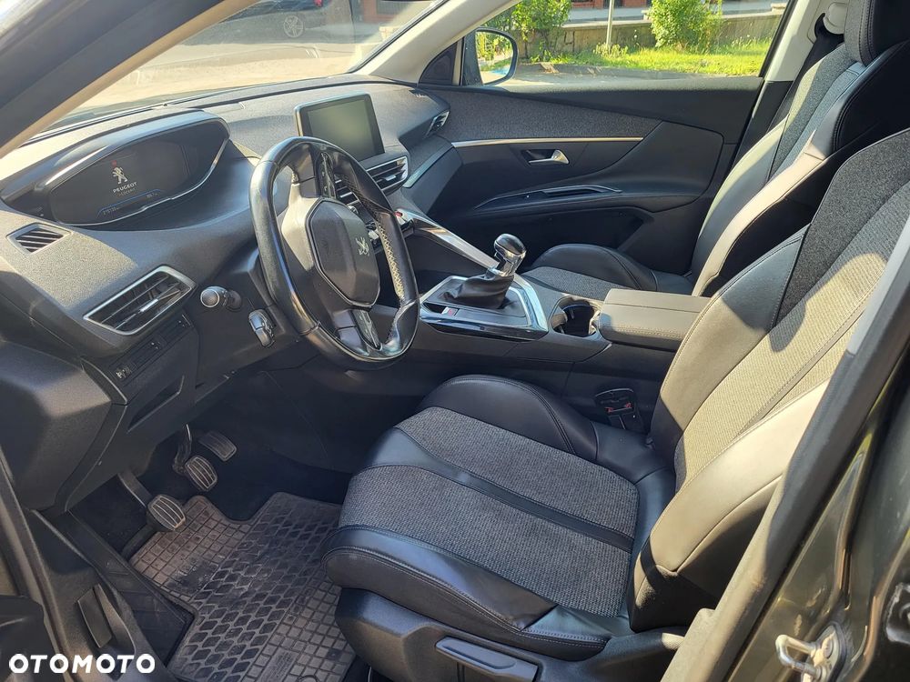Peugeot 5008 - 8