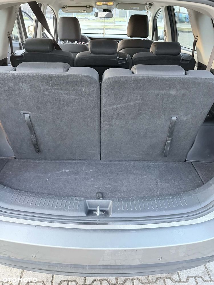Kia Carens - 28