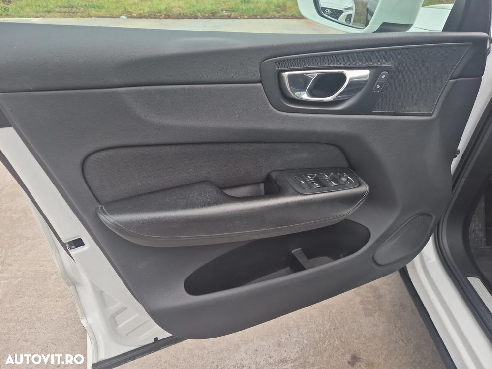 Volvo XC 60 D4 AWD Geartronic Momentum - 9