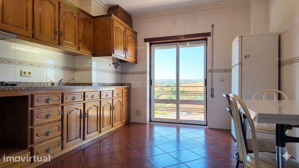 Apartamento T4, 3 frentes, Varandas e Box Fechada - Guarda - Grande imagem: 3/26