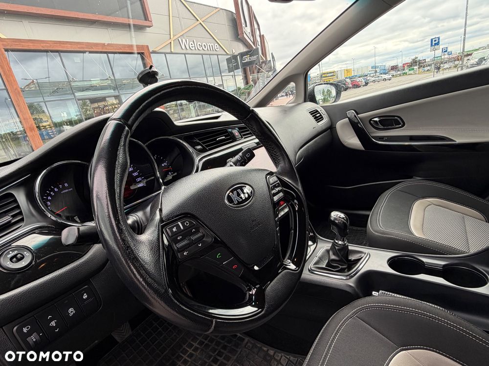 Kia Ceed - 8
