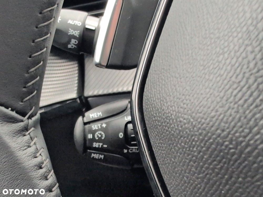 Peugeot 208 1.2 PureTech Allure Pack S&S EAT8 - 17