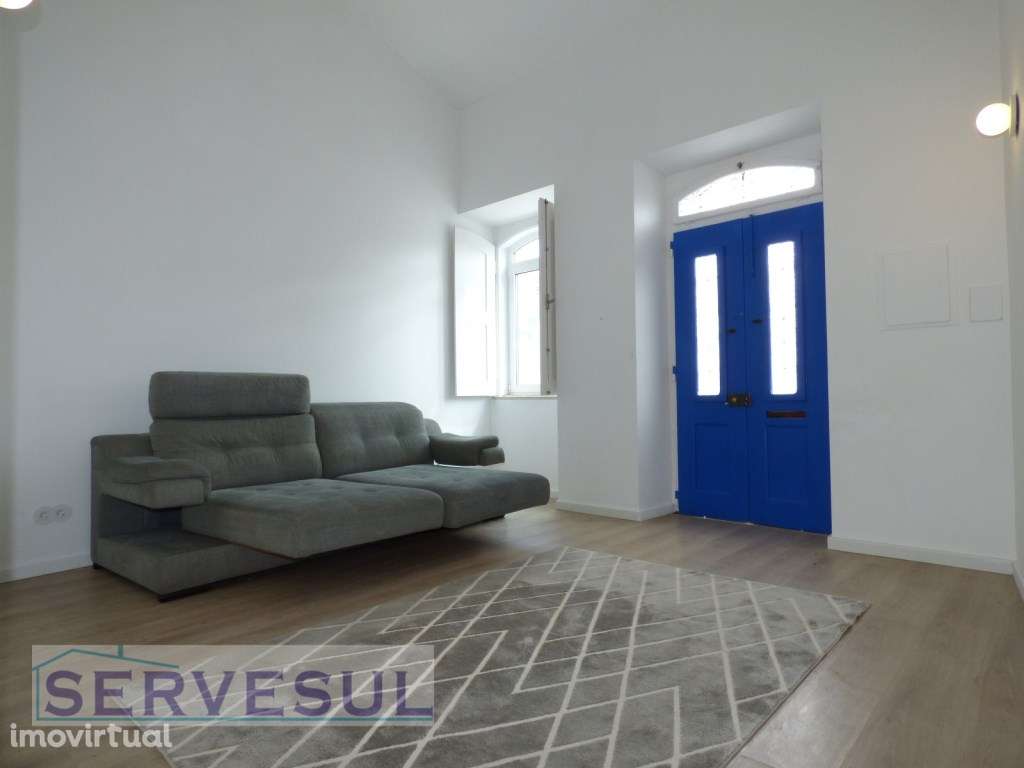 Casa térrea totalmente renovada com 1 quarto e pequeno quintal, loc... - Grande imagem: 3/25