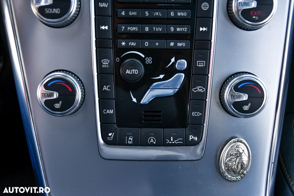 Volvo XC 60 D4 Geartronic Summum - 17
