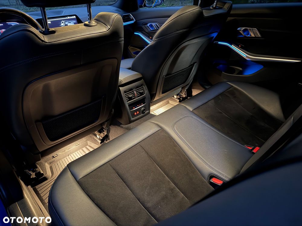 BMW Seria 3 330e Sport Line - 31