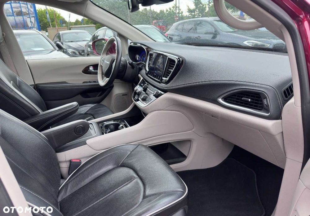 Chrysler Pacifica - 36