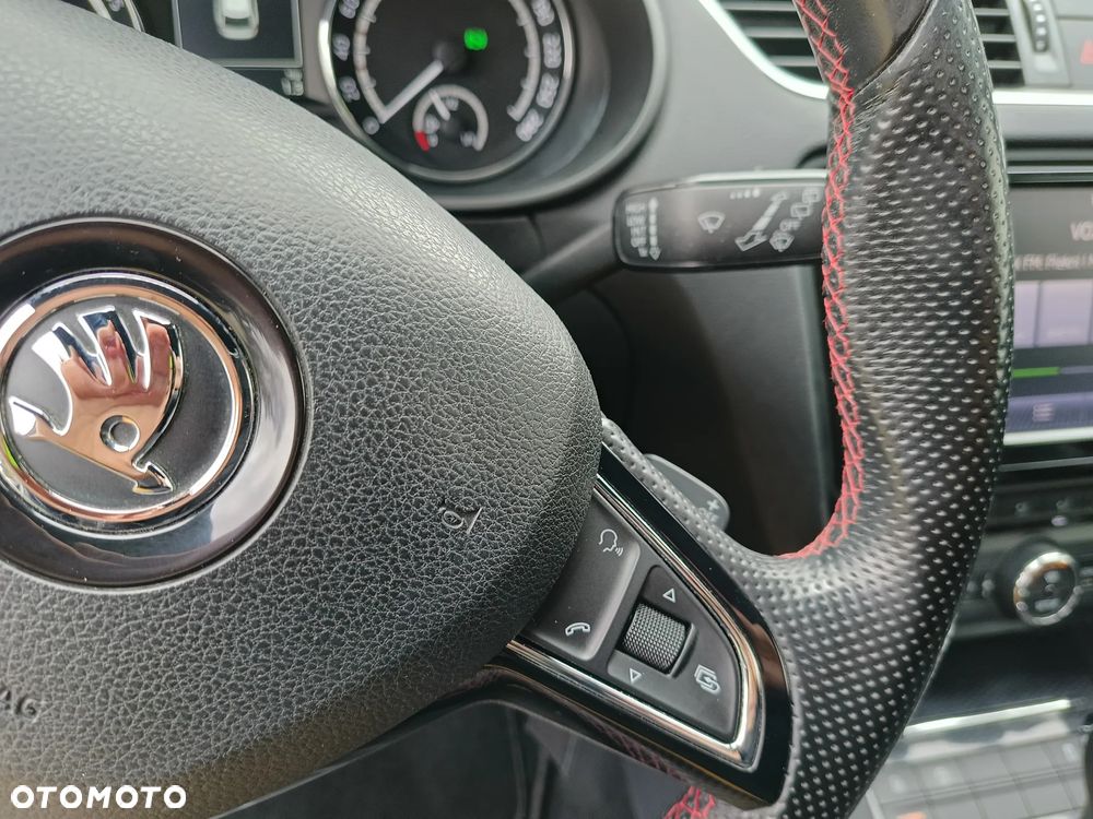 Skoda Octavia 2.0 TDI DSG RS - 17