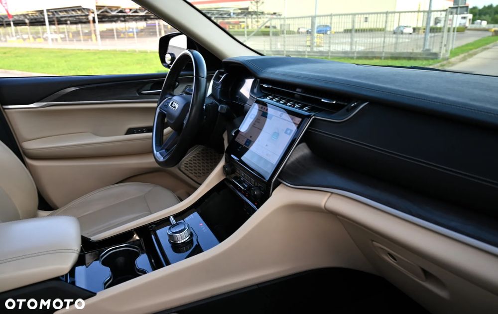 Jeep Grand Cherokee - 23
