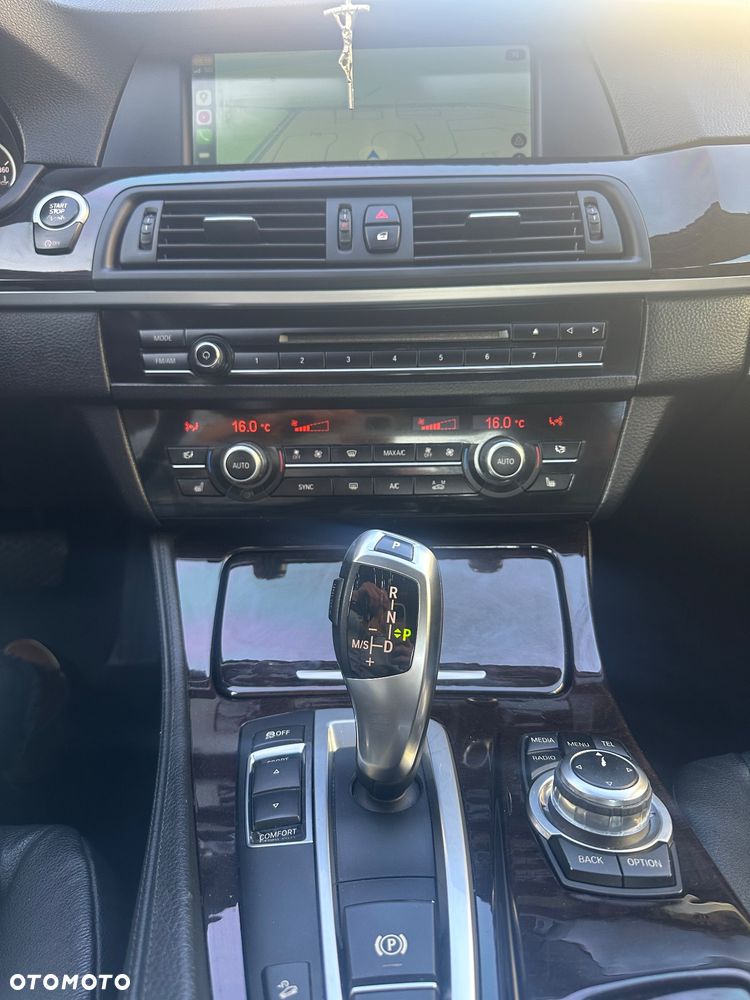 BMW Seria 5 528i xDrive - 10